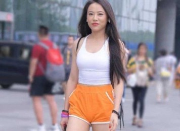 朋友老公不让穿丝袜，亮色短裤配背心，完全解决问题！