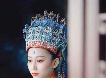 抓住文化流行潮 半年坐拥近30万粉丝  95后小姐姐秀民族服饰成网红