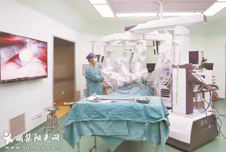 “达芬奇”机器人主刀为女童切囊肿 出血量相比腔镜手术降低60% 将专用于儿童手术 ...