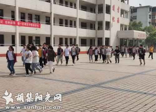 胡集高中1900余名师生参加应急疏散演练