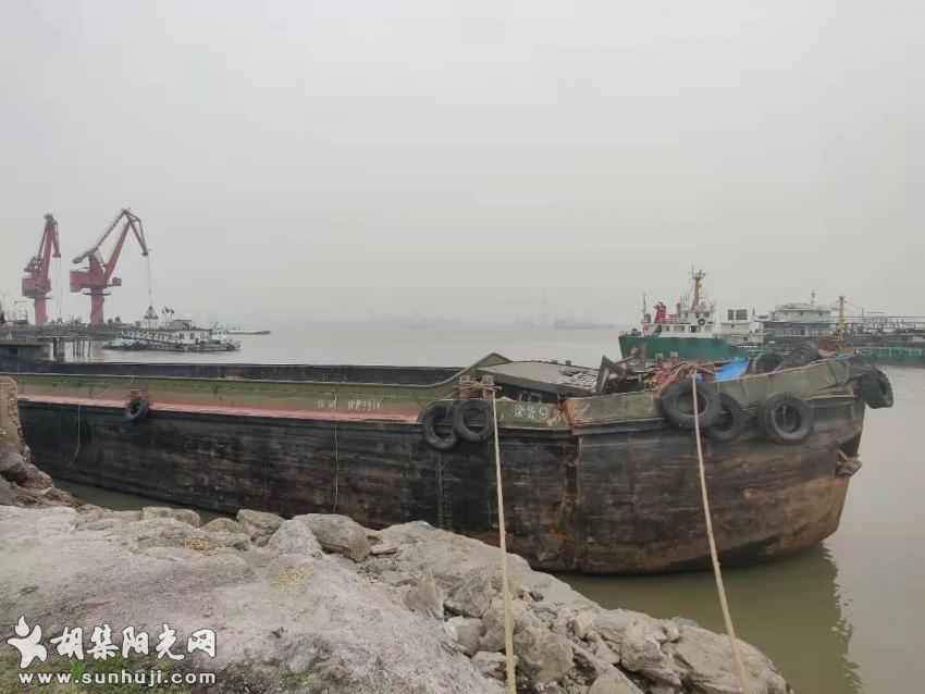 江苏一装沙船停泊码头后突然沉没 事故导致两死一失踪 当地政府部门正在调查 ...