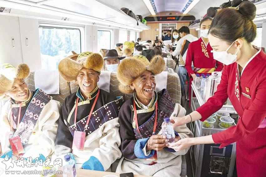 西藏首条电气化铁路通车 复兴号实现31个省区市全覆盖