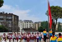 胡集镇小学管乐队首次亮相升旗仪式
